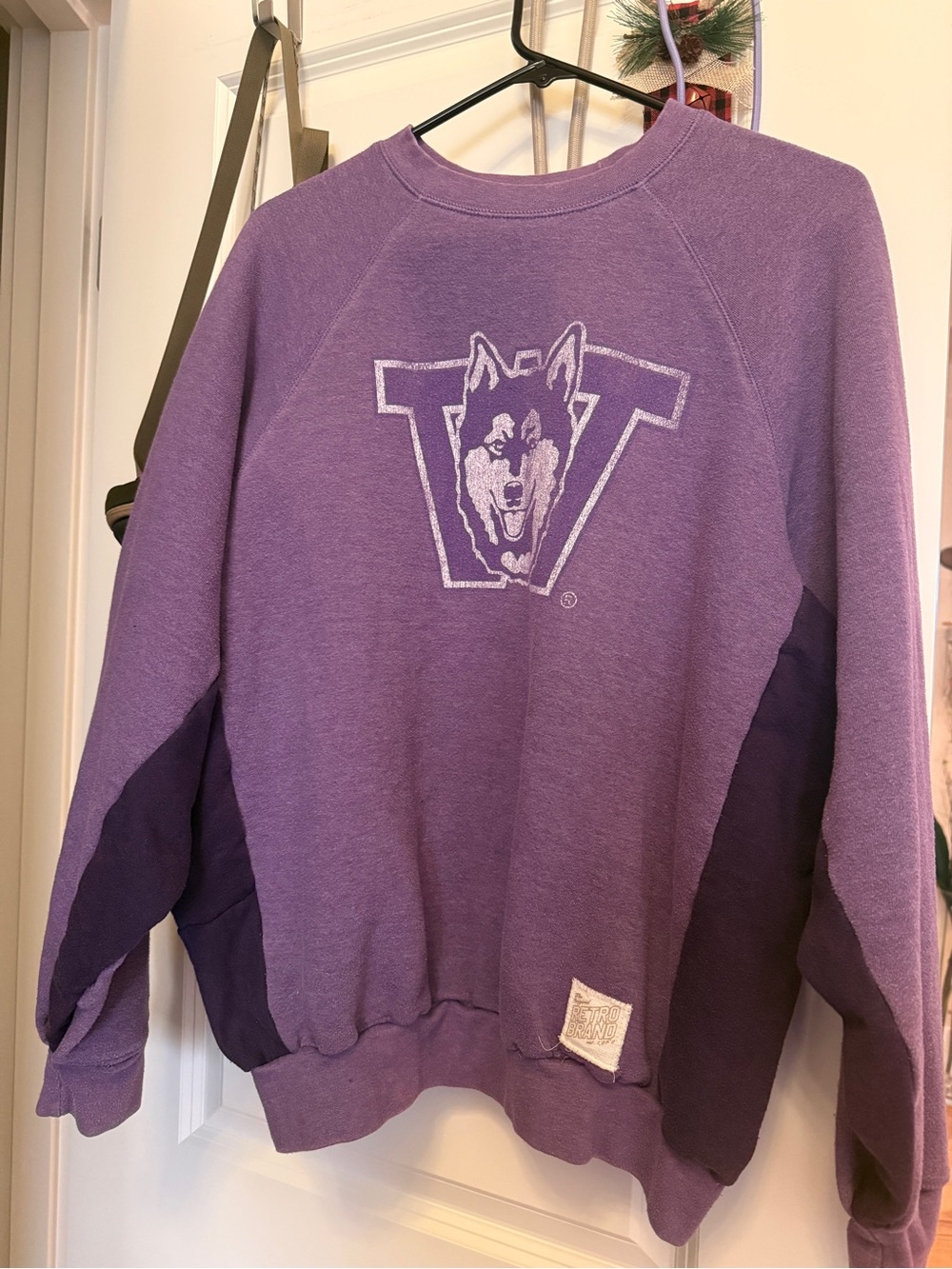 Purple Vintage Huskies Graphic Crewneck Sweatshirt boxy fit unisex soft
